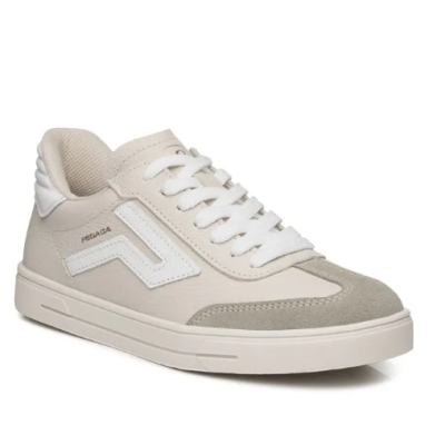 Ténis cinza claro e branco com sola branca e detalhes em camurça clara