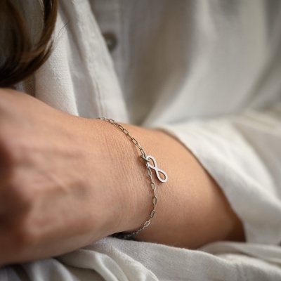 Pulseira infinity symbol [Prateada]