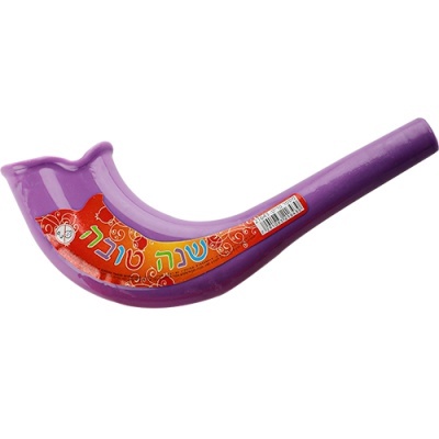 Corneta roxa de plástico com autocolante em hebraico