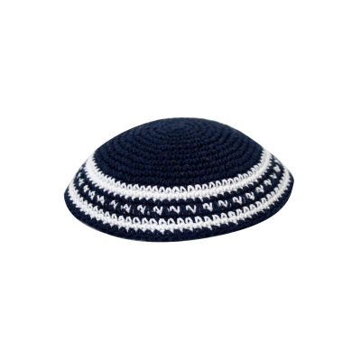 Kipá Tricotada Azul Escura com Faixas Brancas 16 cm