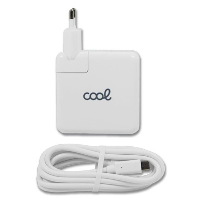 Carregador de parede branco com cabo USB tipo C e palavra 'cool'