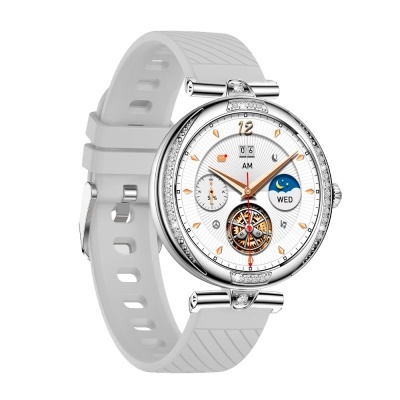 Relógio inteligente de pulso branco com mostrador redondo e detalhes brilhantes