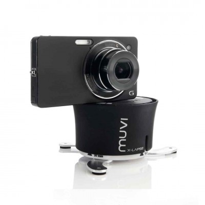 Câmara digital preta numa base rotativa muvi X-LAPSE sobre fundo branco