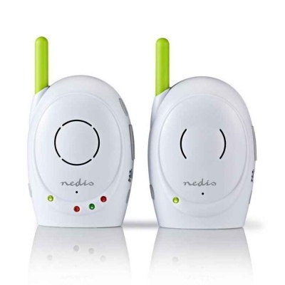 Par de rádios comunicadores portáteis brancos com antenas verdes e LEDs coloridos