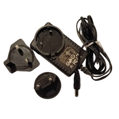 Crosley | Adaptador EU/UK para gira-discos 12 V 2 A