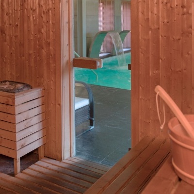 1 Circuito de Hidroterapia Termal (60') & 1 Duche Vichy (25')