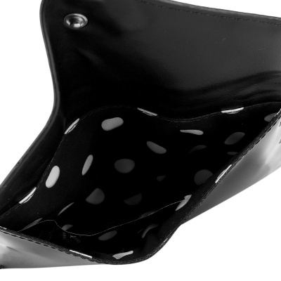 Carteira Clutch Loucos & Santos Envelope Verniz - Preto