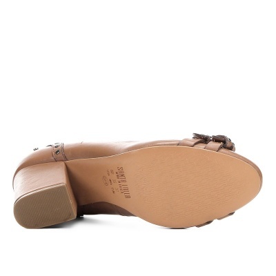 Scarpin Couro Santa Lolla Salto Médio Fivelas Spikes- Bege