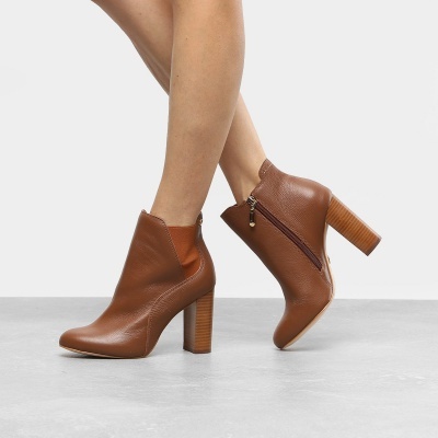 Bota Couro Chelsea Jorge Bischoff Salto Alto Grosso - Conhaque