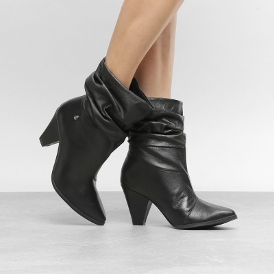 Bota Couro Slouch Cano Curto Salto Cone - Preto