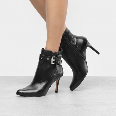 Bota Couro Cano Curto Shoestock Salto Fino Fivela