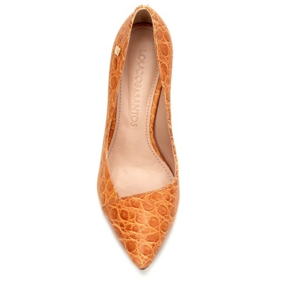 Scarpin Couro Loucos & Santos Salto Alto Croco - Conhaque