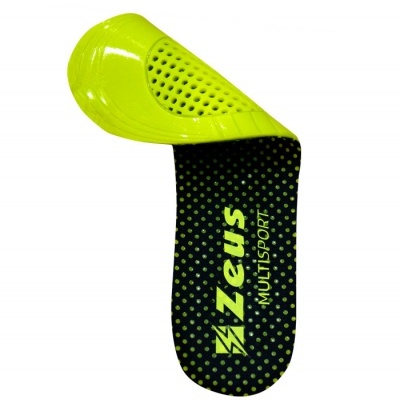 Palminhas desportivas amarelas e pretas com texto ZEUS MULTISPORT