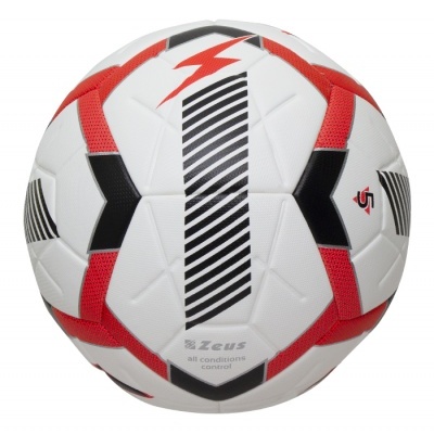 Bola de futebol branca com detalhes vermelhos e pretos e texto impresso